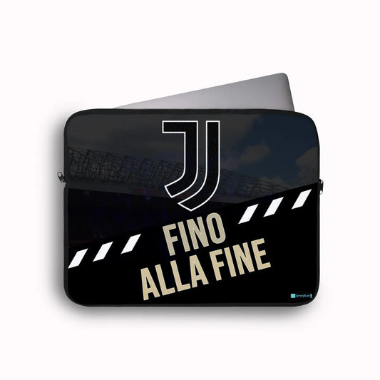 Black laptop sleeve with Juventus logo and 'Fino Alla Fine' text on a white background